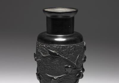 图片[2]-Carved jet vase with grapevine design, Qing dynasty (1644-1911)-China Archive